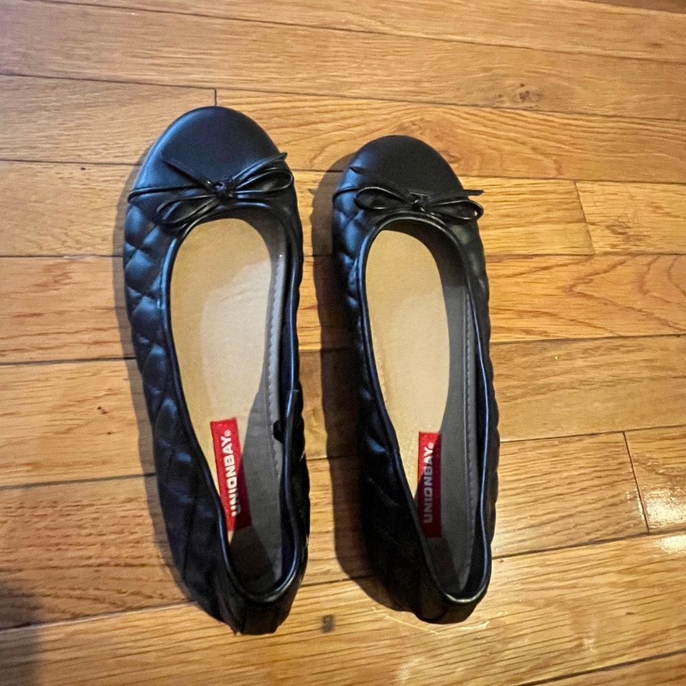 UNIONBAY Black Leather Flats